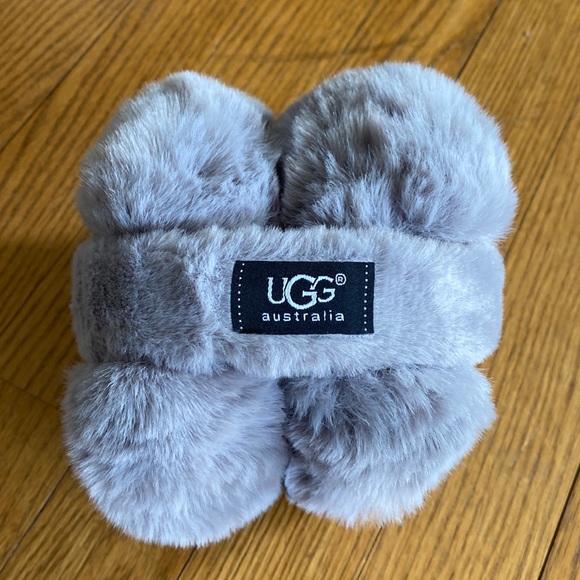 Fuzzy UGG earmuffs - Picture 1 of 5